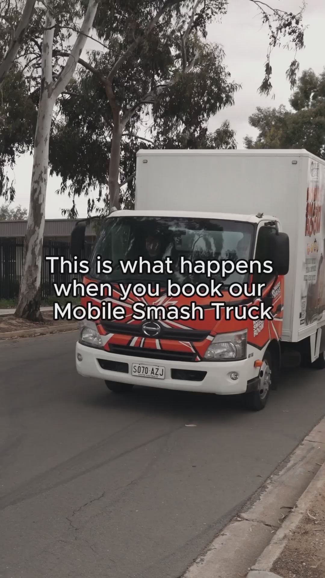 Load video: Mobile Smash Room